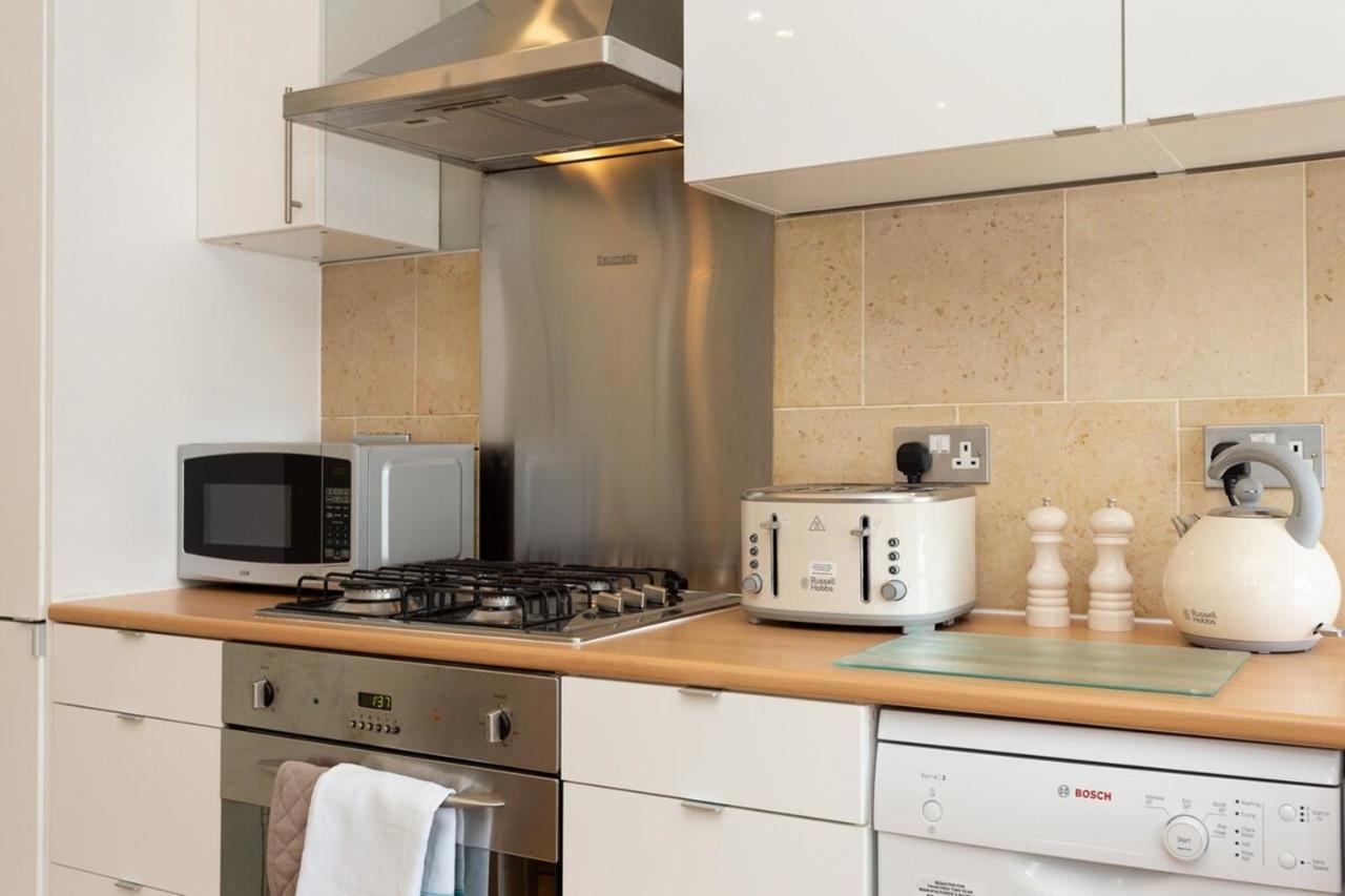 Quaint 2 Bedroom Flat - 9 Minutes Walk To Vauxhall Tube Londres Exterior foto